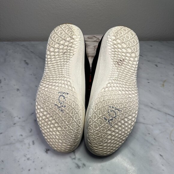 Vans Circle Vee Shoes in Black & Marshmallow - Picture 5 of 7